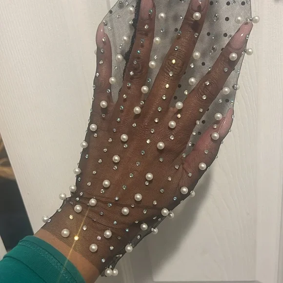 New w/o tags. Beautiful net top embellished with rhinestones and pearls. Size M. - Picture 4 of 4